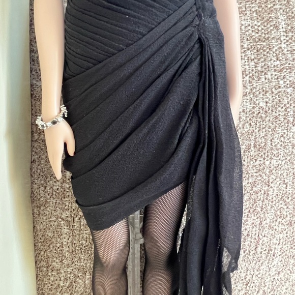 The Franklin Mint—Diana, Princess of Glamour 
Limited Edition Portrait Doll - Picture 3 of 9